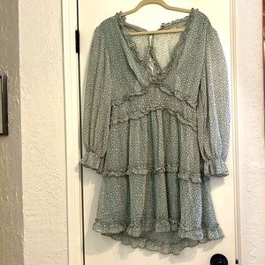 Green long sleeve dress with open back